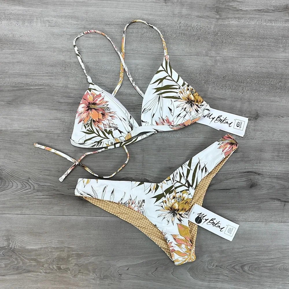 ☀️RIP CURL☀️ PLAYA BLANCA CROSS
PLAYA BLANCA SKIMPY REVERSIBLE BIKINISET - Picture 3 of 15